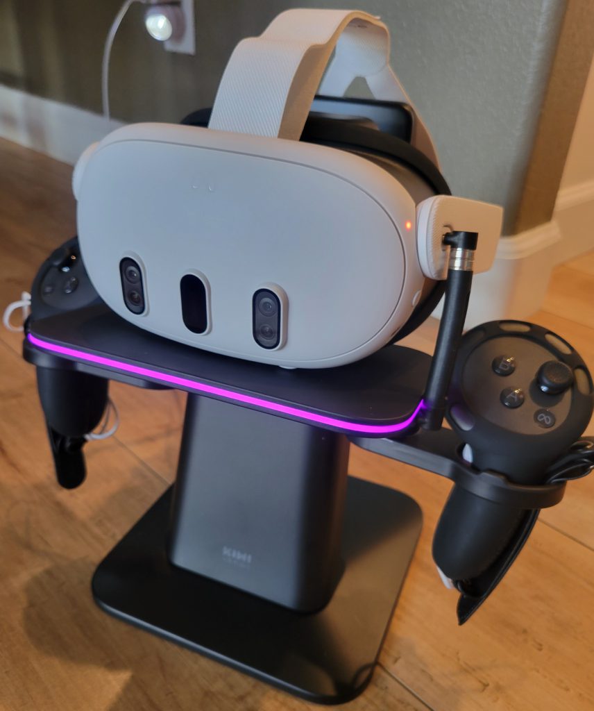 KIWI RGB stand with Quest 3
